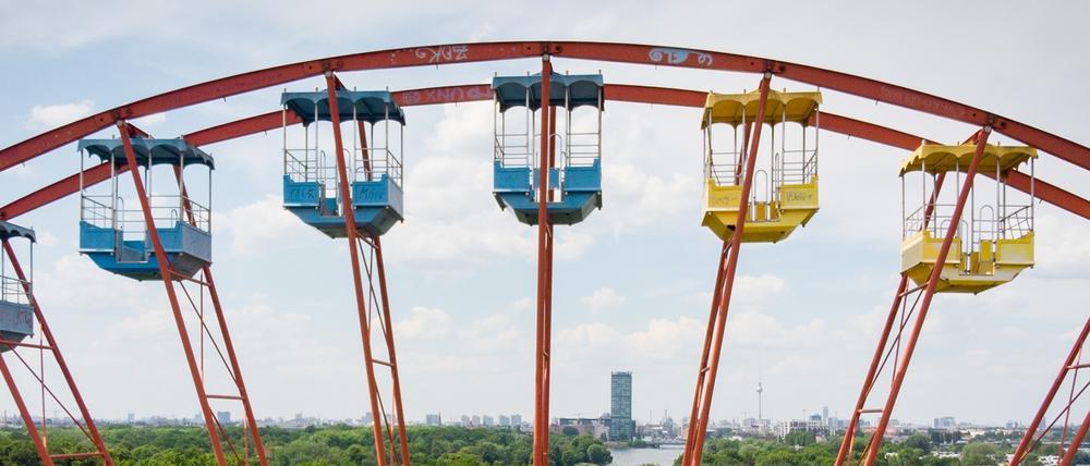 Das Riesenrad auf dem Gelände des ehemaligen DDR-Vergnügungsparks im Plänterwald. 