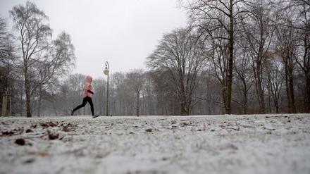 Da die Fitnessstudios nach wie vor geschlossen haben, weichen viele Menschen auf den nächsten Park aus.