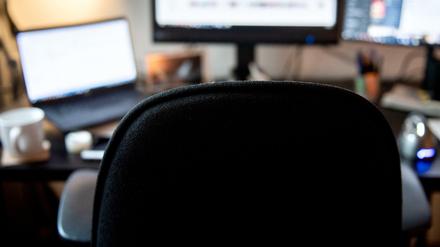 Keine Präsenzpflicht mehr. Nicht alle Unternehmen und Arbeitgeber sind trotz hoher Corona-Infektionszahlen so vorbildlich und lassen ihre Beschäftigten im Homeoffice arbeiten.