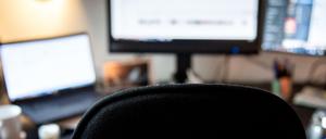 Keine Präsenzpflicht mehr. Nicht alle Unternehmen und Arbeitgeber sind trotz hoher Corona-Infektionszahlen so vorbildlich und lassen ihre Beschäftigten im Homeoffice arbeiten.