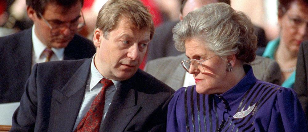 Präsidentin Hanna-Renate Laurin und der damals Regierende Bürgermeister Eberhard Diepgen bei der konstituierenden Sitzung.