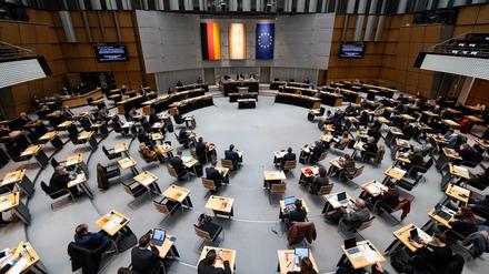 Blick von der Galerie in den Sitzungssaal des Berliner Abgeordnetenhauses.