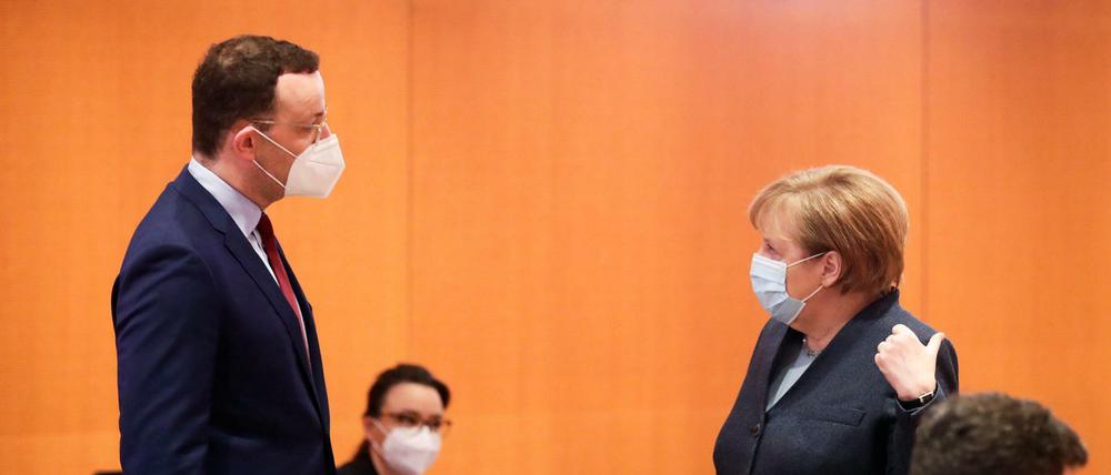 Angela Merkel nimmt Gesundheitsminister Jens Spahn in Schutz (Archivfoto).