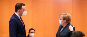 Angela Merkel nimmt Gesundheitsminister Jens Spahn in Schutz (Archivfoto).
