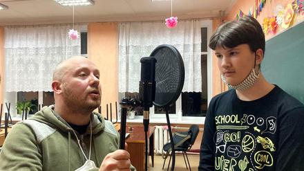 Yuriy Gurzhy (links) bei einer Aufnahesession im Donbass.