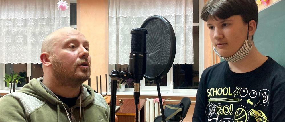 Yuriy Gurzhy (links) bei einer Aufnahesession im Donbass.