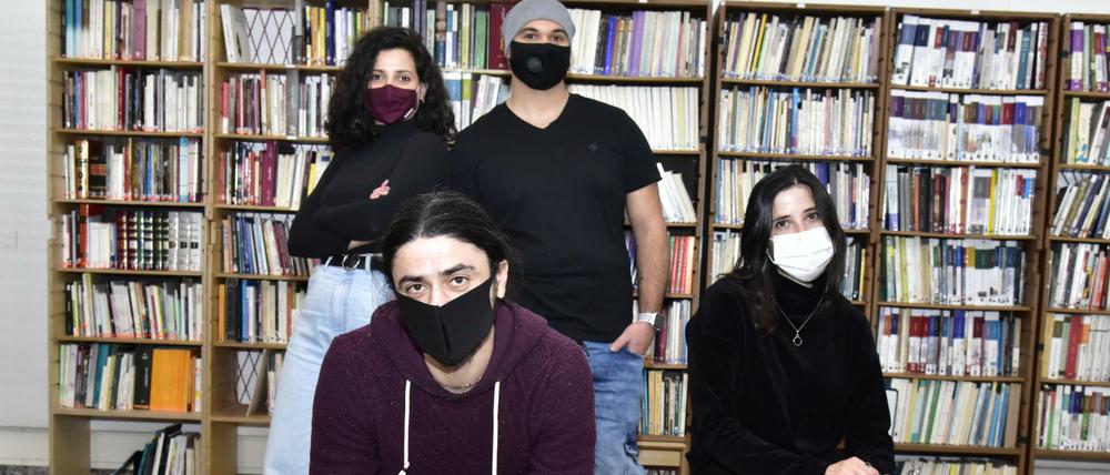 Einen Raum für sich, aber auch für alle anderen: Dana Haddad und ihre Mitgründer (hinten links).