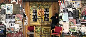 Der Eingang zum Haus in der Rigaer Straße 94 wenige Tage vor der Räumung der "Liebig 34" am 9. Oktober.