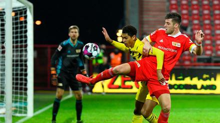 Robin Knoche (rechts, hier gegen Dortmunds Jude Bellingham) hat bei Union in dieser Saison noch keine Minute verpasst.