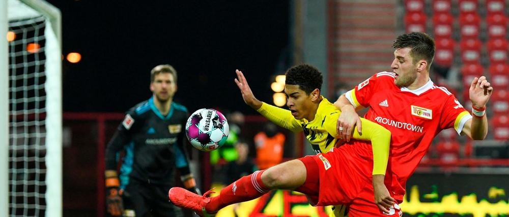 Robin Knoche (rechts, hier gegen Dortmunds Jude Bellingham) hat bei Union in dieser Saison noch keine Minute verpasst.