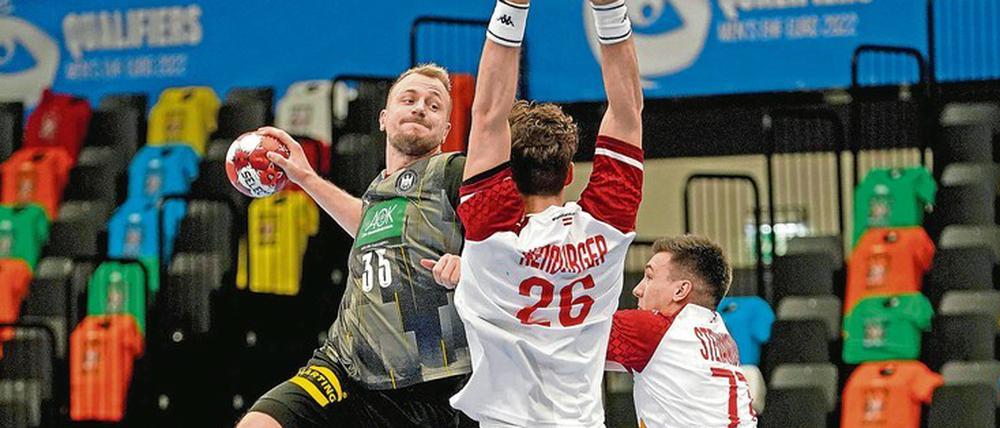 Physis ohne Nachdruck. Besonders in der Defensive musste der Melsunger Julius Kühn seinen Gegenspieler wiederholt ziehen lassen und wirkte im Abwehrblock der Deutschen unglücklich.