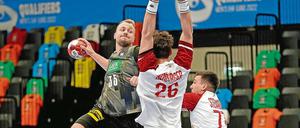 Physis ohne Nachdruck. Besonders in der Defensive musste der Melsunger Julius Kühn seinen Gegenspieler wiederholt ziehen lassen und wirkte im Abwehrblock der Deutschen unglücklich.