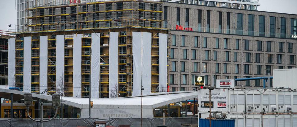 Baustelle am Berliner Hauptbahnhof: Fahrgäste aus dem Berliner Norden sollen ab nächsten Winter mit der S-Bahn Linie 21 an eine direkte S-Bahn-Verbindung hier her erhalten.