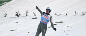 Der Pole Kamil Stoch gewinnt auch das Abschlussspringen in Bischofshofen und damit die Tournee.