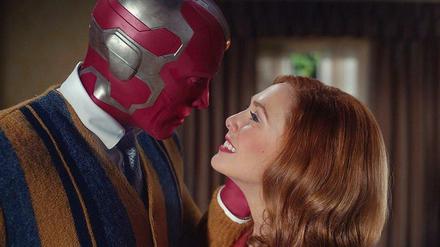 Zeitreise: Elizabeth Olsen und Paul Bettany in einem Szenenfoto aus „WandaVision“.