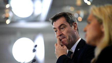 Erst Testpanne, dann Impfpanne. Bayerns Regierungschef Markus Söder (CSU) im Frühsommer mit Gesundheitsministerin Melanie Huml.