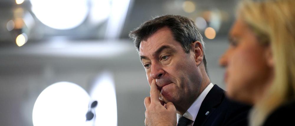 Erst Testpanne, dann Impfpanne. Bayerns Regierungschef Markus Söder (CSU) im Frühsommer mit Gesundheitsministerin Melanie Huml.