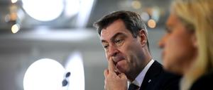 Erst Testpanne, dann Impfpanne. Bayerns Regierungschef Markus Söder (CSU) im Frühsommer mit Gesundheitsministerin Melanie Huml.