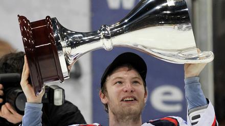 Sein dritter Titel. Am 20. April 2008 schoss Florian Busch die Eisbären in der ausverkauften Kölnarena in der Verlängerung zur deutschen Meisterschaft.