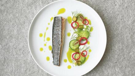 Rollmops mal anders: Makrele statt Hering, flachgelegt statt gerollt und feine Aromen statt rustikaler Säure