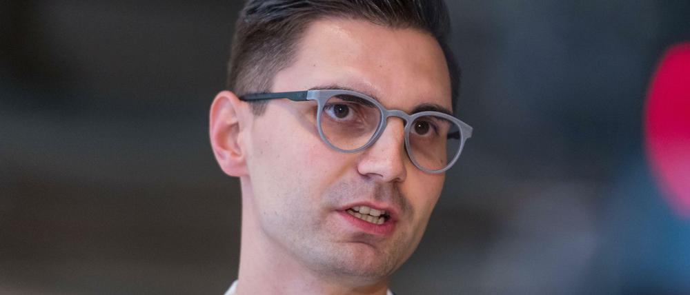 Der CDU-Bundestagsabgeordnete Sepp Müller hilft bei der Corona-Kontaktnachverfolgung in Sachsen-Anhalt.