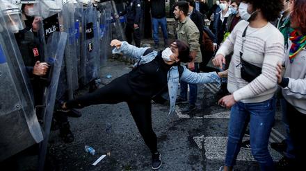 Die türkische Polizei soll Demonstrationen der Studierenden an der Bosporus-Universität in Istanbul eindämmen.