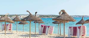 Große Leere. Nicht nur auf Deutschlands liebster Ferieninsel, Mallorca, waren und sind wegen der Corona-Pandemie viele Sonnenliegen frei. 