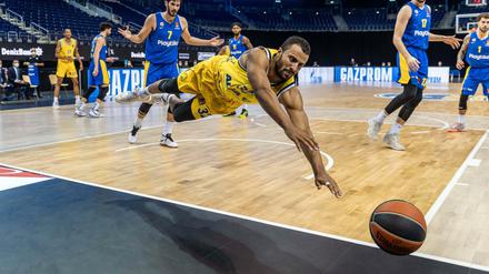 Volle Energie. Johannes Thiemann gibt keinen Ball verloren. 