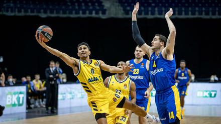 Am Donnerstagabend unterlag Alba in eigener Halle vor leeren Rängen dem israelischen Serienmeister Maccabi Tel Aviv mit 73:85 (28:43). 