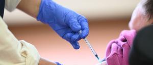 Infiziert trotz Impfung - das kann in den ersten Tagen nach der ersten von zwei Impfungen durchaus vorkommen. 