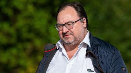 Wie verbrennt man möglichst effizient ein Vermögen. Michail Ponomarew hat seine Millionen in den KFC Uerdingen investiert.