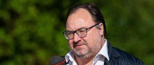 Wie verbrennt man möglichst effizient ein Vermögen. Michail Ponomarew hat seine Millionen in den KFC Uerdingen investiert.
