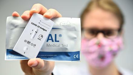 Die Antigen-Schnelltests liefern innerhalb von 30 Minuten ein Ergebnis.