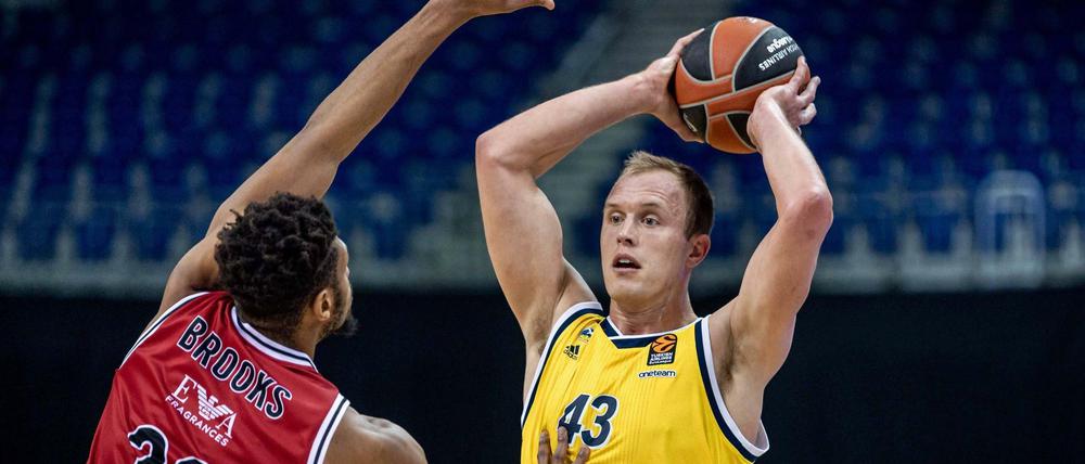 Luke Sikma feierte sein Comeback. Trotz verlor Alba Berlin gegen Mailand in der Euroleague.