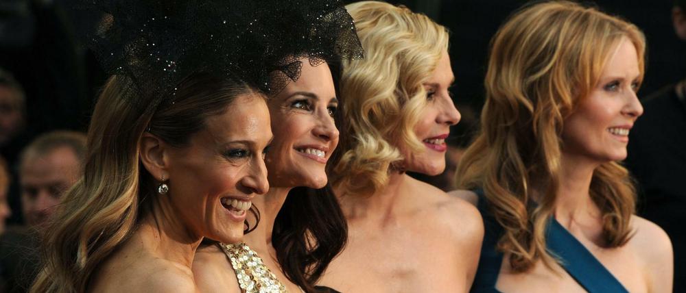 Aus vier werden drei: In der neuen Staffel von SATC wird Kim Cattrall (2.v.r.) nicht dabei sein, wohl aber in ihren alten Rollen (v.l.) Sarah Jessica Parker, Kristin Davis und Cynthia Nixon (Archivfoto).