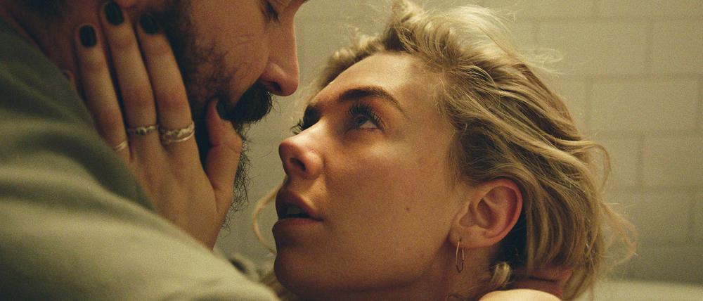 Am Tod ihres Babys zerbricht die Ehe von Sean (Shia LaBeouf) und Martha (Vanessa Kirby).