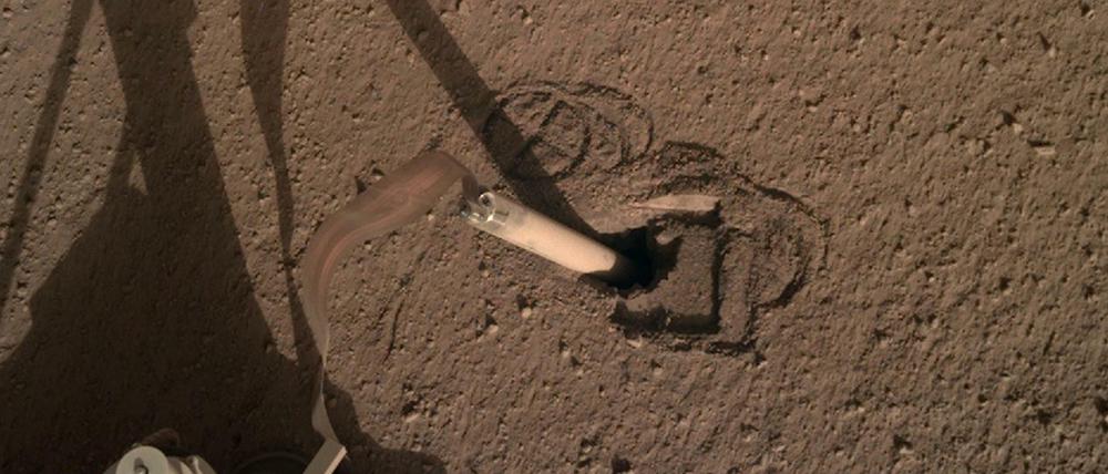Der DLR-Mars-Maulwurf sollte sich selbst in den Marsboden rammen.