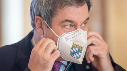 Bayern Ministerpräsident Markus Söder pocht auf eine ethische Debatte über eine Impfplicht für Pflegekräfte. 