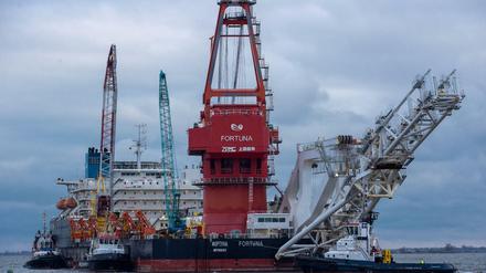 Ein Spezialschiff wird für Bauarbeiten an der deutsch-russischen Ostsee-Gaspipeline Nord Stream 2 eingesetzt.