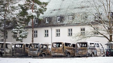 Hass auf den Staat. Mutmaßlich Linksextremisten haben in Braunschweig Transporter der Landesaufnahmebehörde Niedersachsen angezündet. 