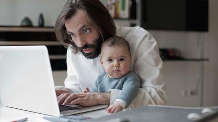 Homeoffice klingt gut, ist aber für viele Beschäftigte gar nicht oder nur eingeschränkt möglich. 