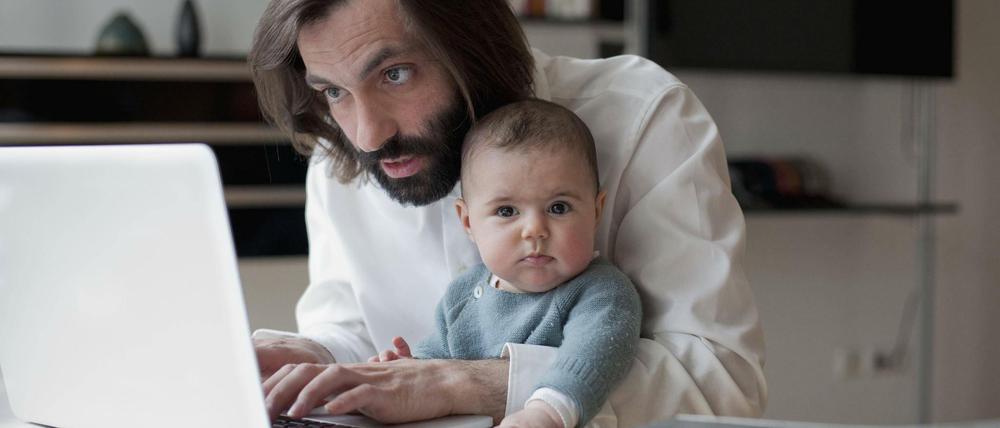 Homeoffice klingt gut, ist aber für viele Beschäftigte gar nicht oder nur eingeschränkt möglich. 