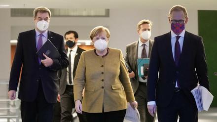 Auf dem Weg zum nächsten Gipfel. Dieses Archivfoto zeigt Markus Söder, Angela Merkel und Michael Müller einem Treffen am 5. Januar.