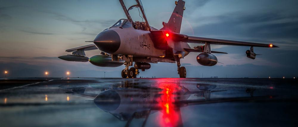 Deutsche Kampfflugzeuge vom Typ Tornado sollen im Ernstfall US-Atomwaffen ins Ziel tragen. Die Grünen aber wollen die nukleare Teilhabe beenden.