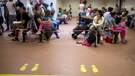 Wie das Landesamt für Flüchtlingsangelegenheiten am Dienstag mitteilte, wurden 4589 Asylsuchende registriert.