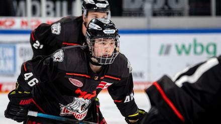 Mit Moritz Elias von den Nürnberg Ice Tigers hat jetzt sogar ein 16-Jähriger sein erstes DEL-Tor geschossen.