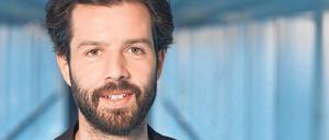 Max Zobel ist Reporter und Moderator des Rundfunk Berlin-Brandenburg. Er präsentiert unter anderem den Sport in der „Abendschau“. 