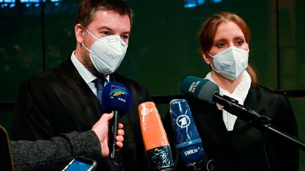 Die Anwälte des Angeklagten Yves R. .