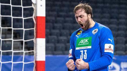 Deutschlands unangefochtene Nummer Eins Andreas Wolff jubelt nach einem abgewehrten Ball im EM-Qualifikationsspiel gegen Österreich am 10.01.2021; fünf Tage vor dem ersten WM-Spiel der Deutschen gegen Uruguay (15.01.2021).