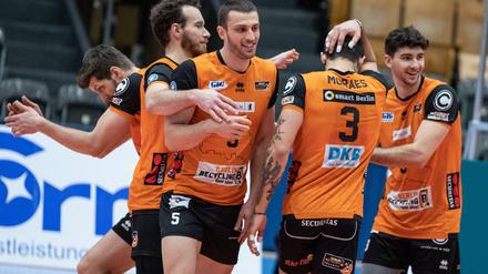 Die BR Volleys lassen dem VC Olympia im Derby keine Chance.